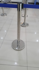 tiang pembatas antrian