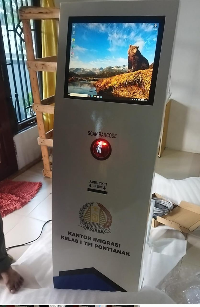 kiosk mesin antrian imigrasi